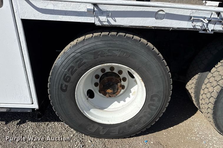 image for item EG5692 2009 International 7500 Crew Cab crane truck