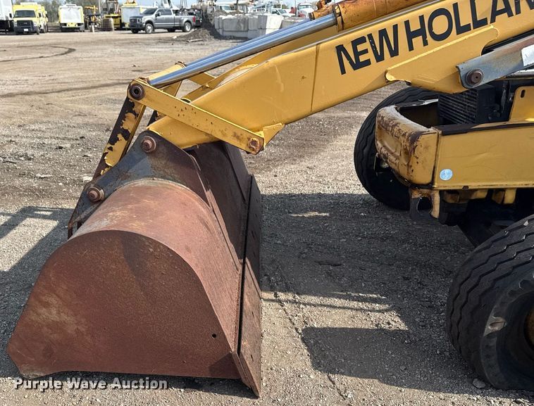 image for item EG5697 1996 New Holland 555E backhoe