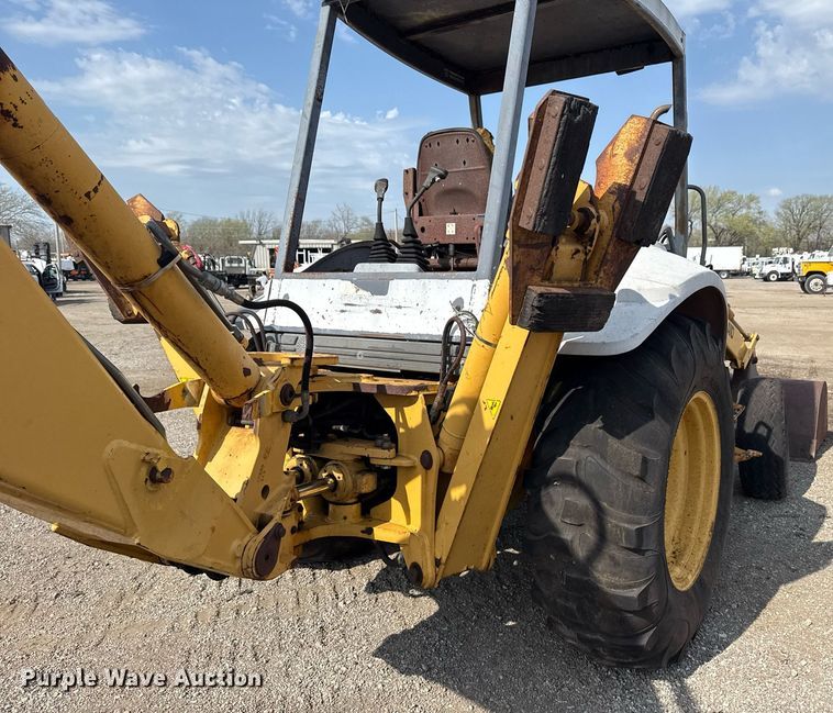 image for item EG5697 1996 New Holland 555E backhoe