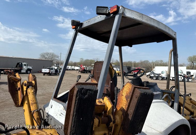 image for item EG5697 1996 New Holland 555E backhoe