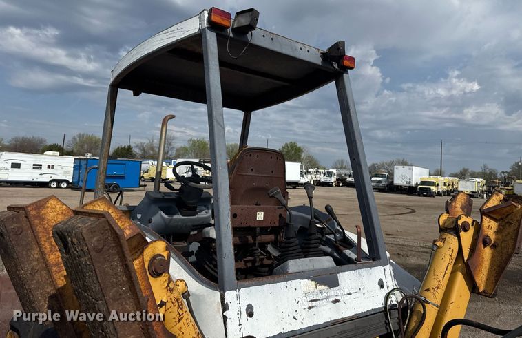 image for item EG5697 1996 New Holland 555E backhoe