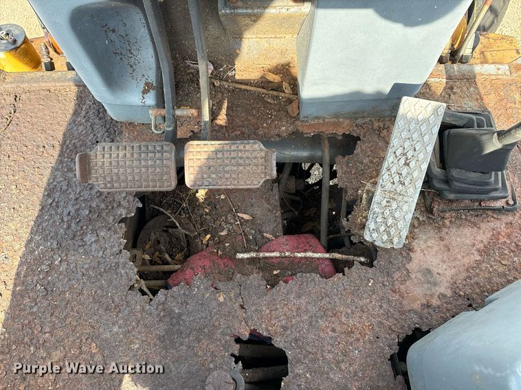 image for item EG5697 1996 New Holland 555E backhoe