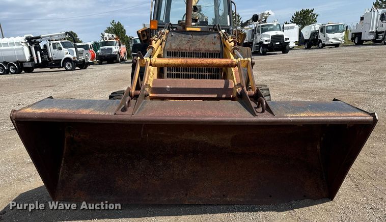 image for item EG5705 1989 Ford 555C backhoe