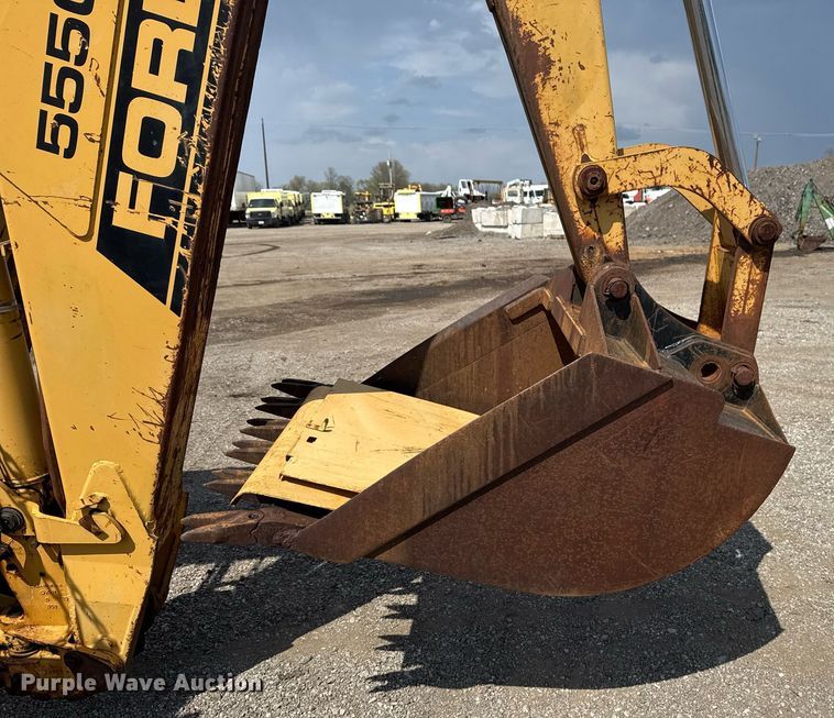 image for item EG5705 1989 Ford 555C backhoe