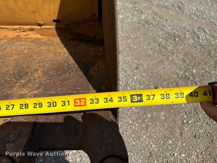 image for item EG5705 1989 Ford 555C backhoe