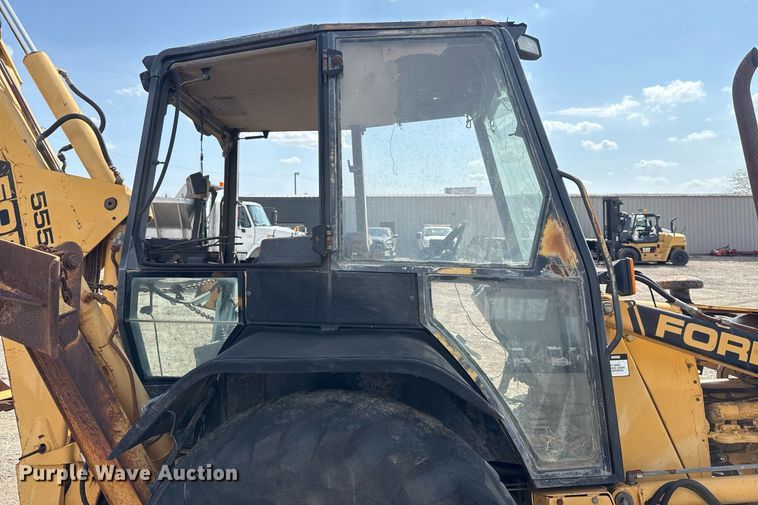 image for item EG5705 1989 Ford 555C backhoe