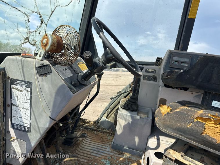 image for item EG5705 1989 Ford 555C backhoe