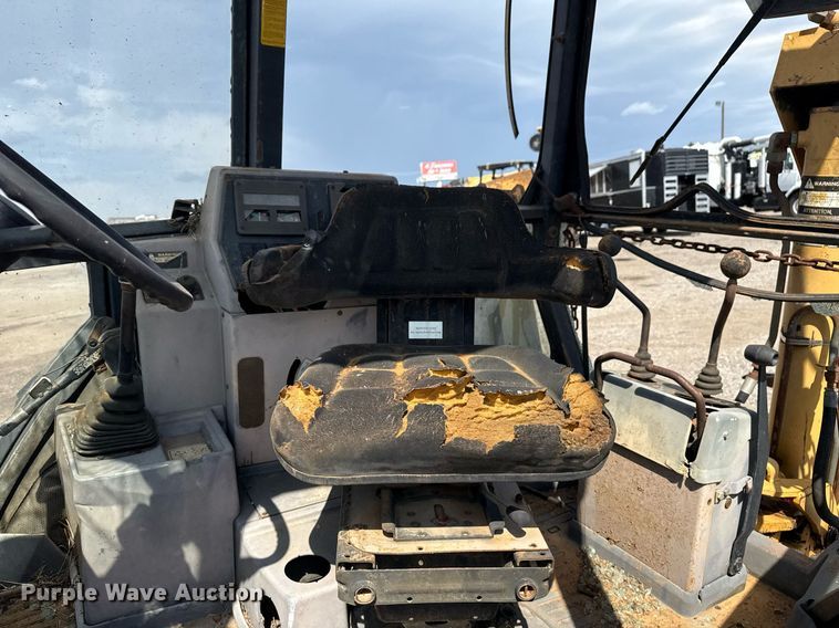 image for item EG5705 1989 Ford 555C backhoe