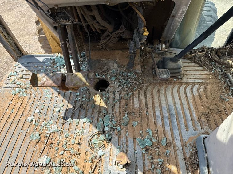 image for item EG5705 1989 Ford 555C backhoe