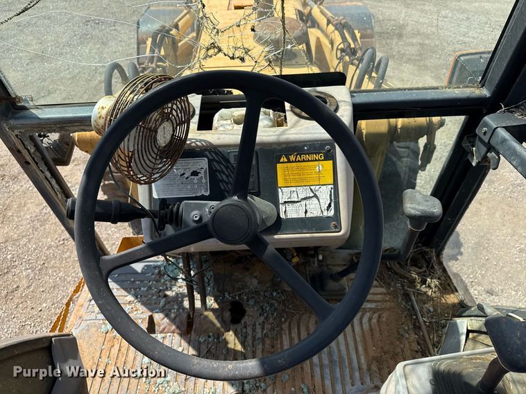 image for item EG5705 1989 Ford 555C backhoe