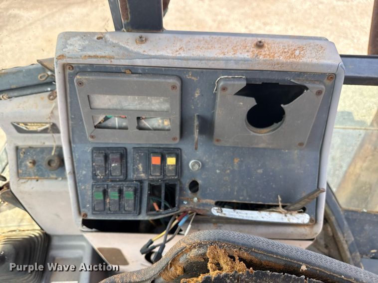 image for item EG5705 1989 Ford 555C backhoe