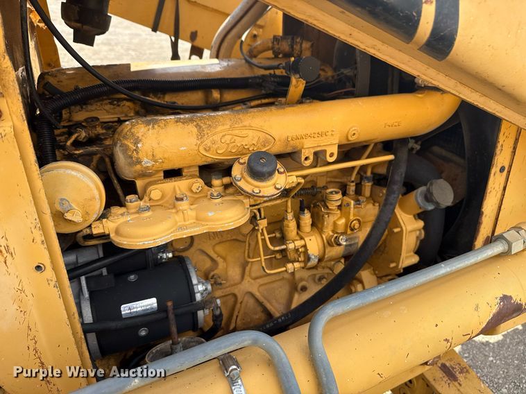 image for item EG5705 1989 Ford 555C backhoe