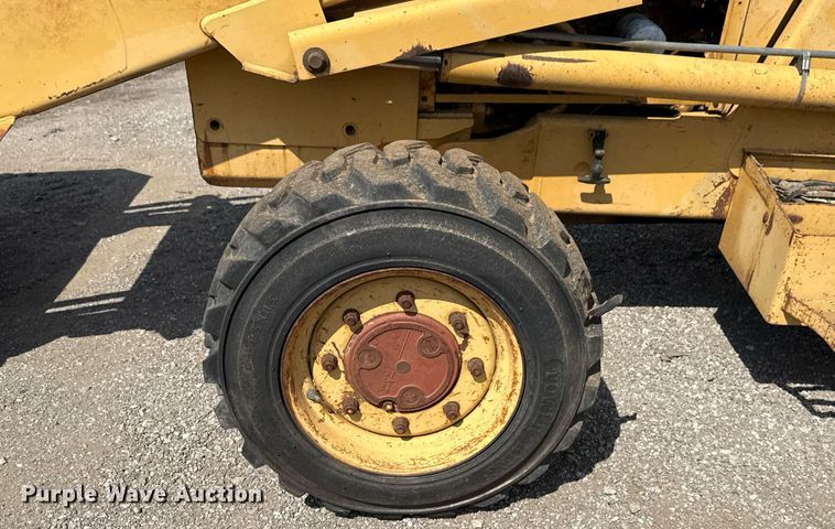 image for item EG5705 1989 Ford 555C backhoe