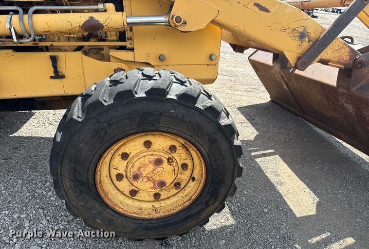 image for item EG5705 1989 Ford 555C backhoe