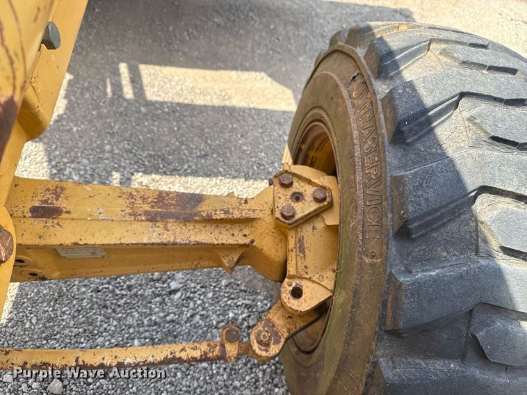 image for item EG5705 1989 Ford 555C backhoe