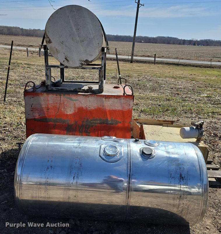 image for item EH8703 (4) tanks