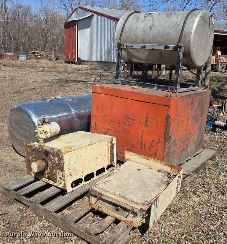 image for item EH8703 (4) tanks