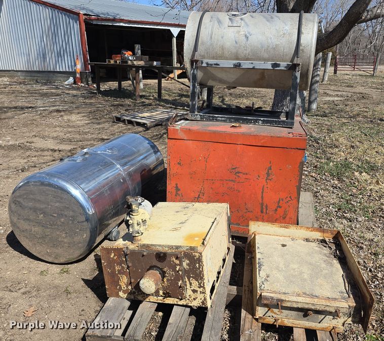 image for item EH8703 (4) tanks