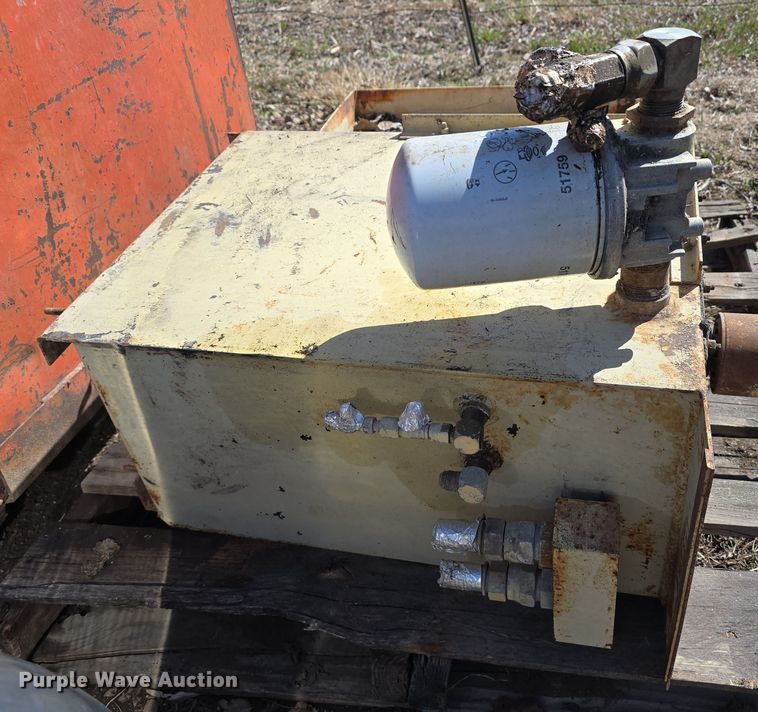 image for item EH8703 (4) tanks