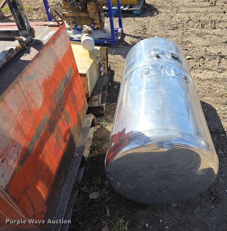 image for item EH8703 (4) tanks