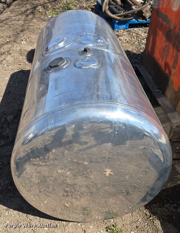 image for item EH8703 (4) tanks