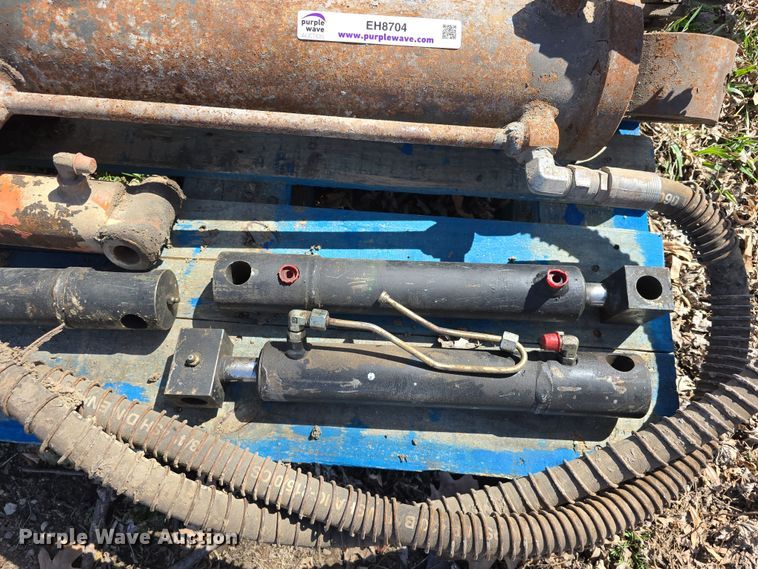 image for item EH8704 (13) hydraulic cylinders