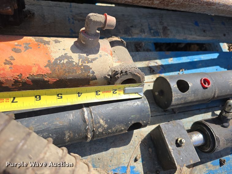 image for item EH8704 (13) hydraulic cylinders