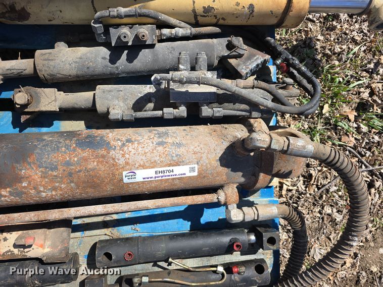 image for item EH8704 (13) hydraulic cylinders