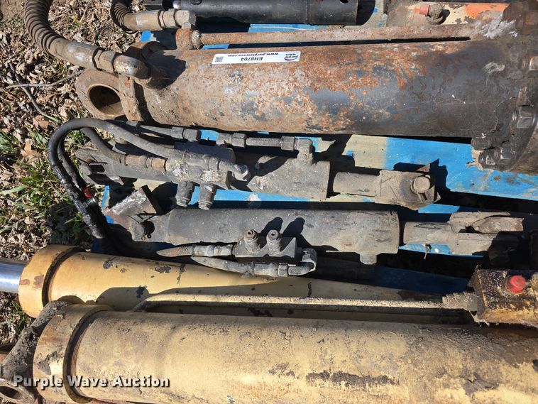 image for item EH8704 (13) hydraulic cylinders