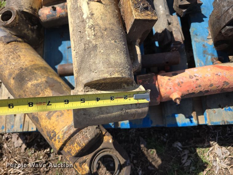 image for item EH8704 (13) hydraulic cylinders