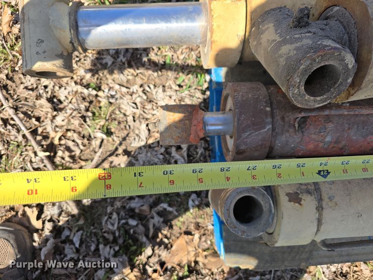 image for item EH8704 (13) hydraulic cylinders