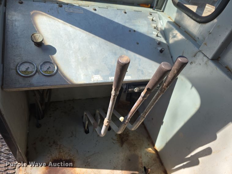 image for item EH8706 pickup/laydown machine bed