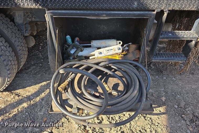 image for item EH8706 pickup/laydown machine bed