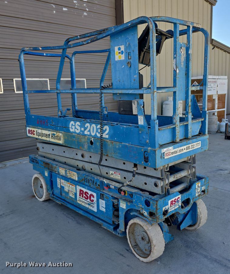 image for item EH8720 2003 Genie GS-2032 scissor lift