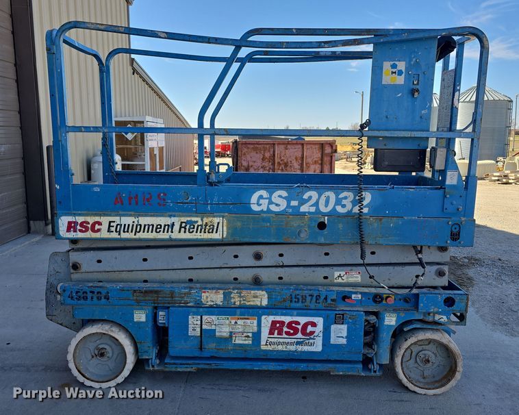 image for item EH8720 2003 Genie GS-2032 scissor lift