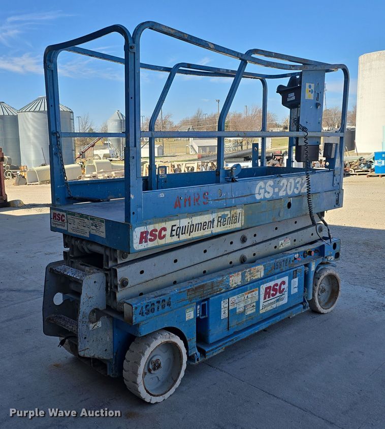 image for item EH8720 2003 Genie GS-2032 scissor lift