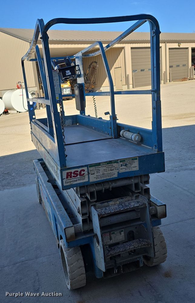 image for item EH8720 2003 Genie GS-2032 scissor lift
