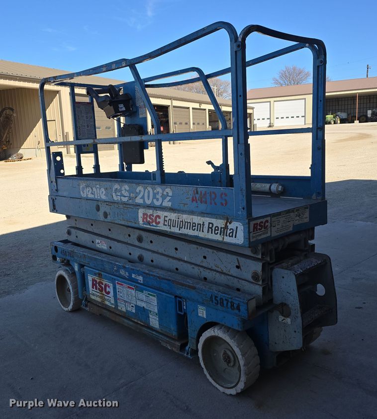 image for item EH8720 2003 Genie GS-2032 scissor lift