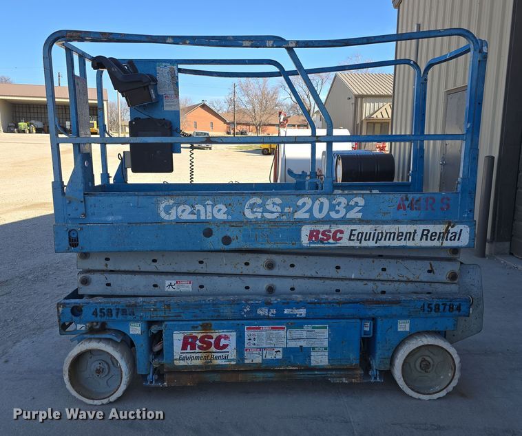 image for item EH8720 2003 Genie GS-2032 scissor lift