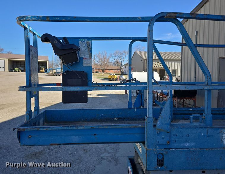image for item EH8720 2003 Genie GS-2032 scissor lift