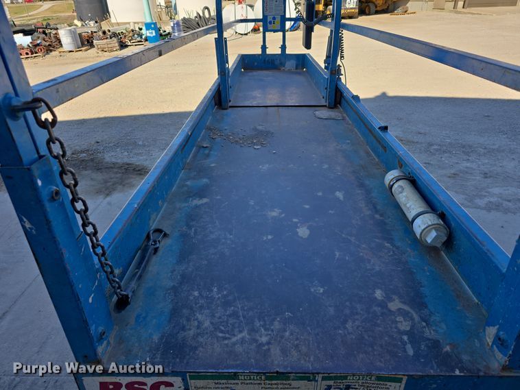 image for item EH8720 2003 Genie GS-2032 scissor lift