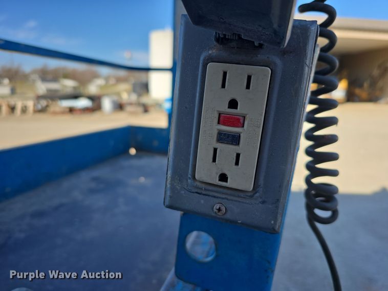 image for item EH8720 2003 Genie GS-2032 scissor lift