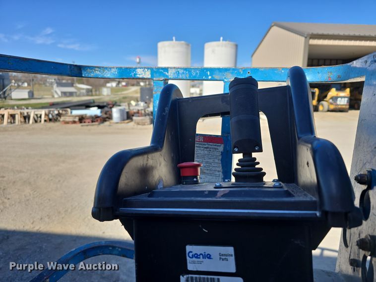 image for item EH8720 2003 Genie GS-2032 scissor lift