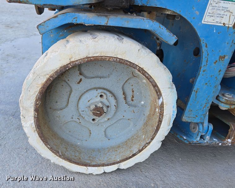 image for item EH8720 2003 Genie GS-2032 scissor lift