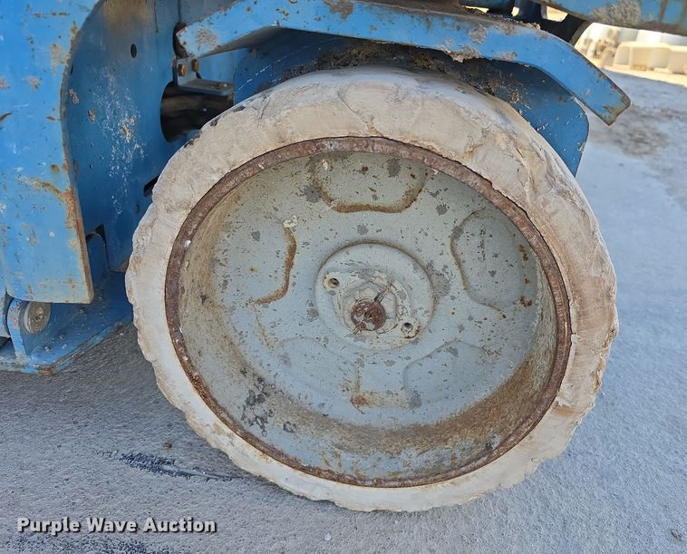 image for item EH8720 2003 Genie GS-2032 scissor lift