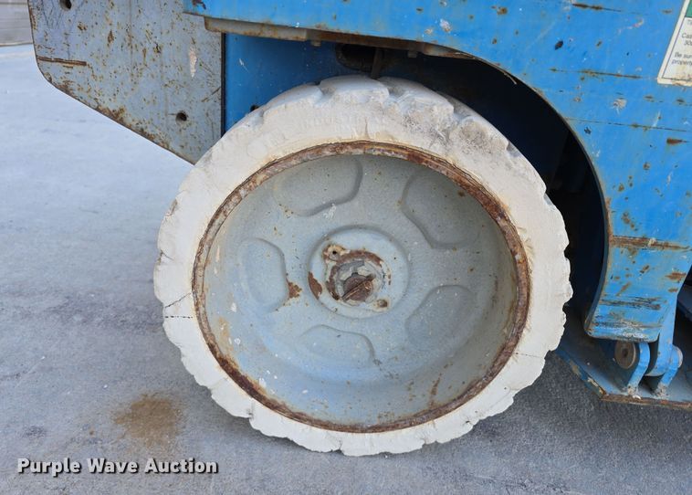 image for item EH8720 2003 Genie GS-2032 scissor lift