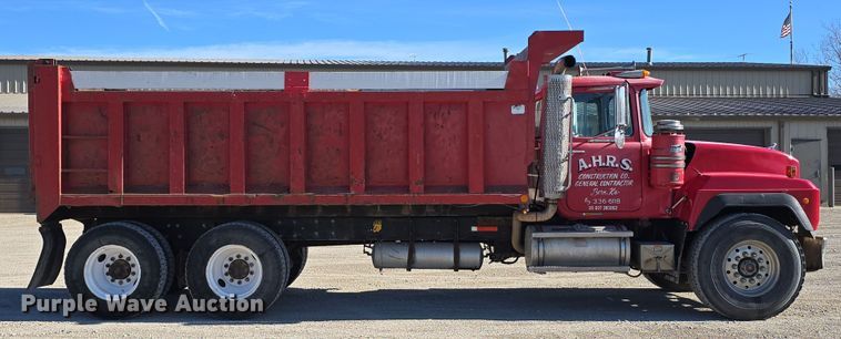 image for item EH8722 1991 Mack RD690S dump truck