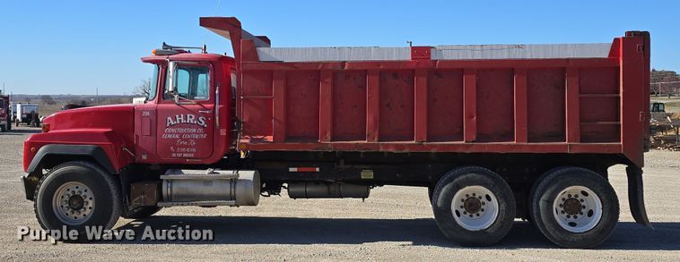 image for item EH8722 1991 Mack RD690S dump truck