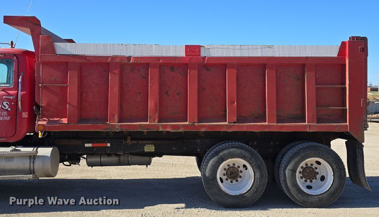 image for item EH8722 1991 Mack RD690S dump truck