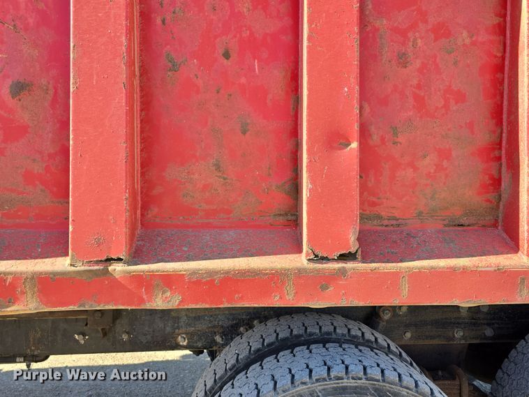 image for item EH8722 1991 Mack RD690S dump truck